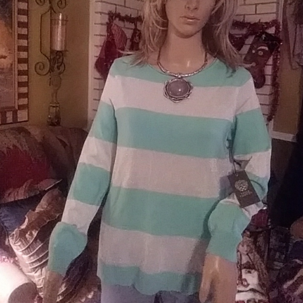 NEW 💋* Vince Camuto light sweater.
